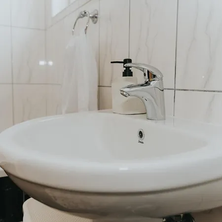 Leonarda Комарна